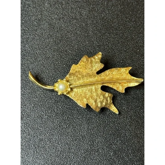 Vintage Gold Toned Leaf with Pearl Pin Brooch Heavy - Picture 1 of 6